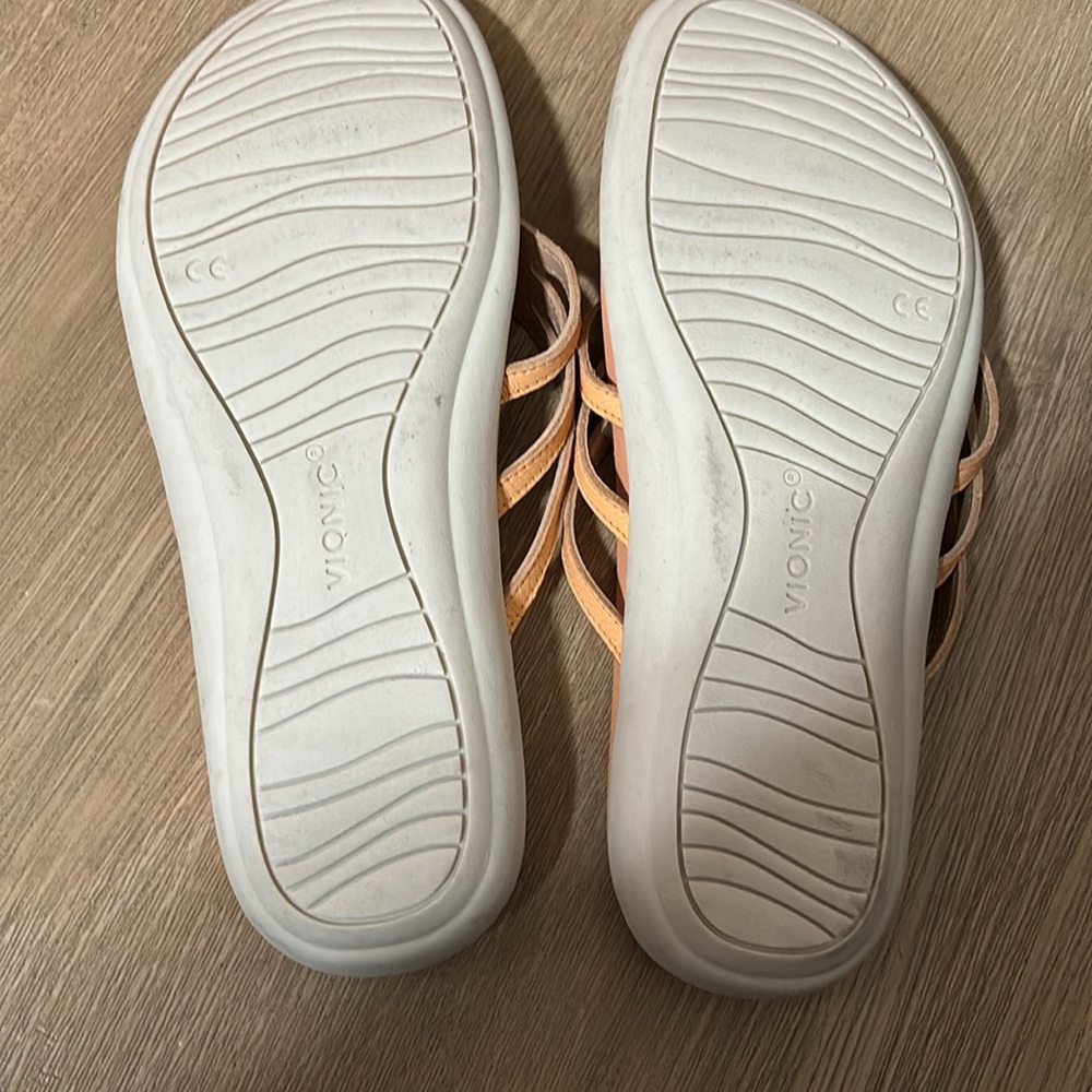 Vionic orange Flip flops size 7.
Sample pair no box 10 inches length
A-2 - Picture 5 of 5